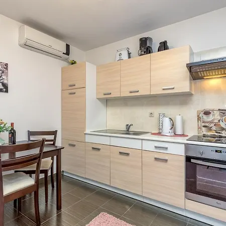 Kardumovic Vendégház Kukci